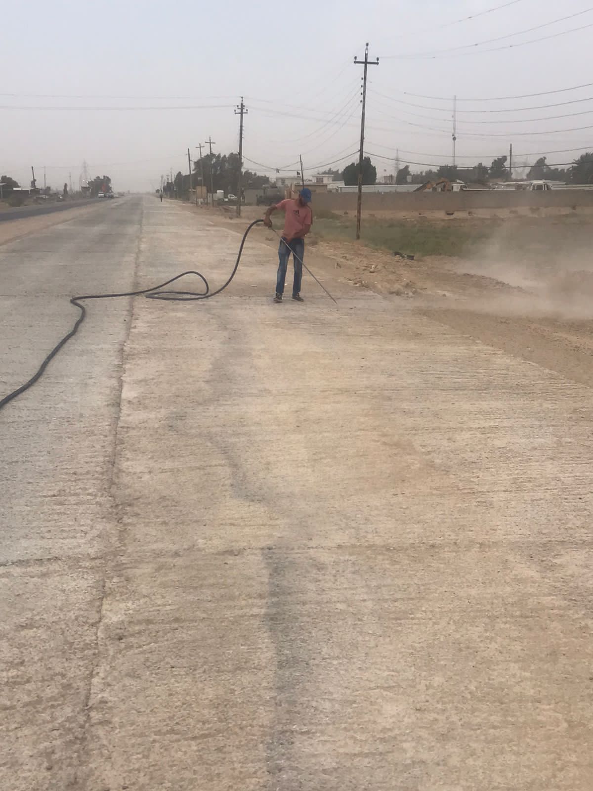 شحن ونقل أنابيب من ميناء أم قصر إلى مواقع العمل
